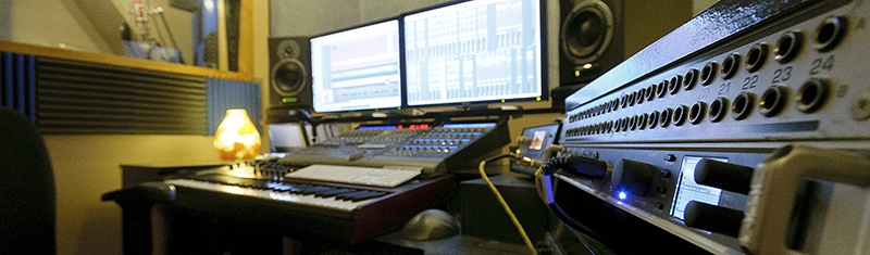 Controlroom 2: closeup 